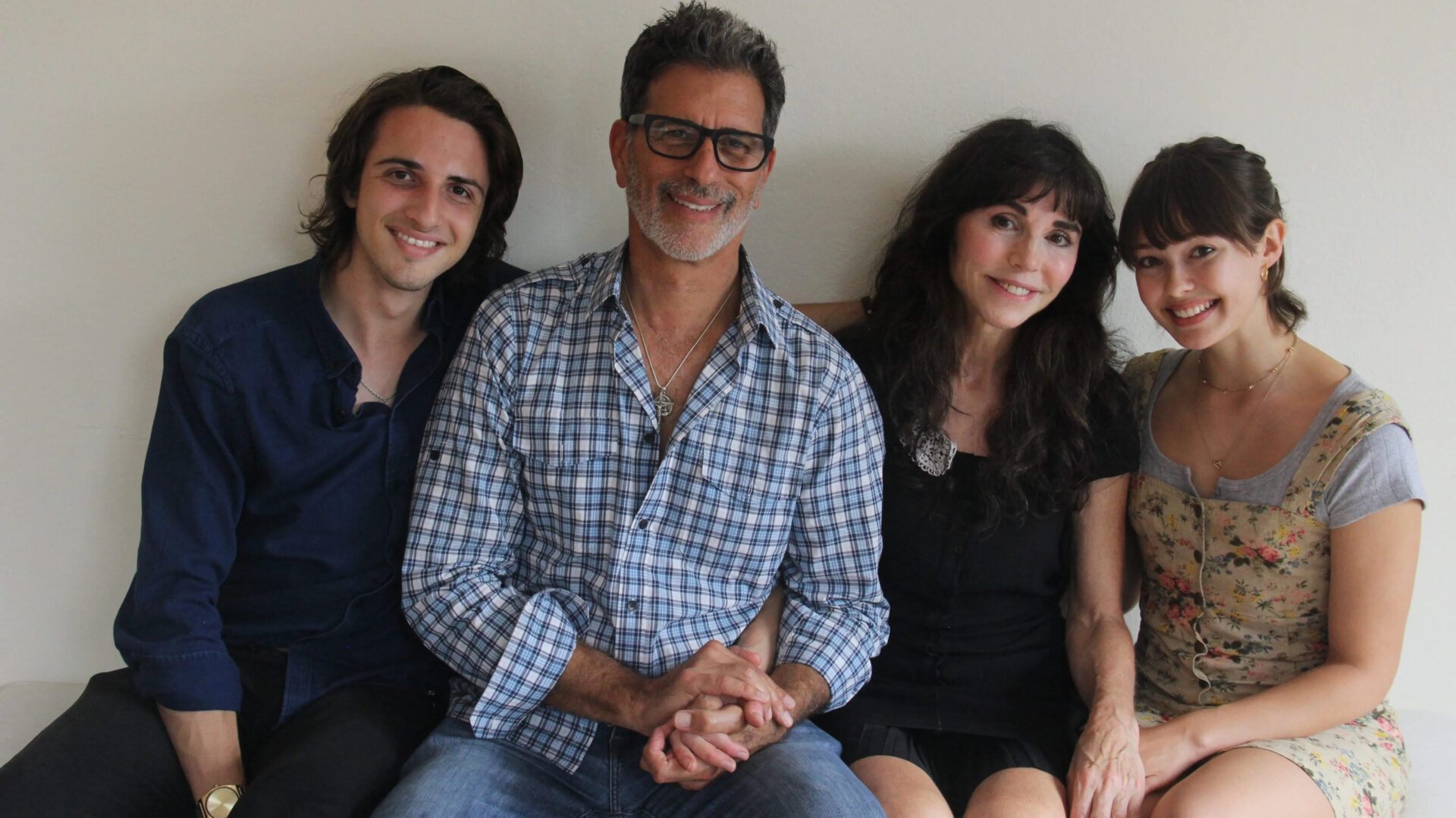 68edc5da44922_TA_FAMILYPHOTO_JasonAmyMaxIzzy